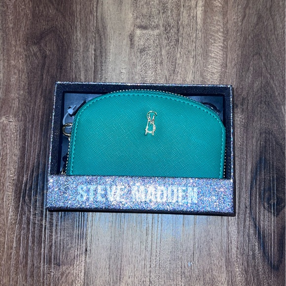 Steve Madden Boxed Dome Card Holder - Picture 2 of 4
